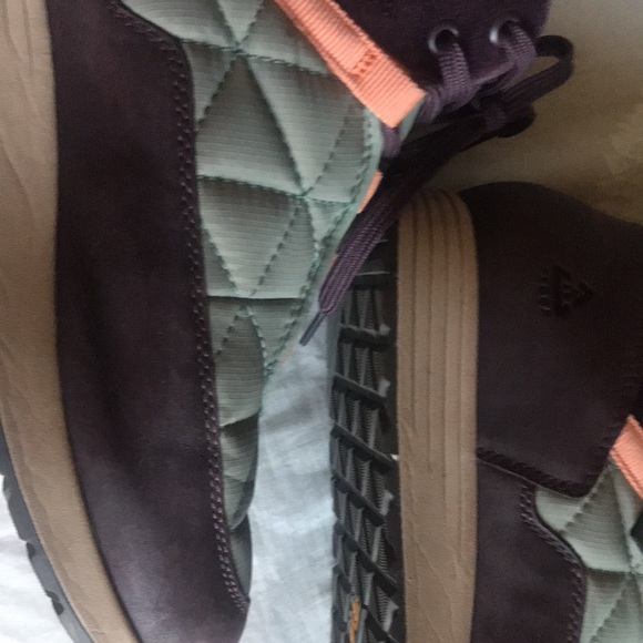 TEVA EMBER BOOTIES lightweight very comfortable. - Picture 8 of 8